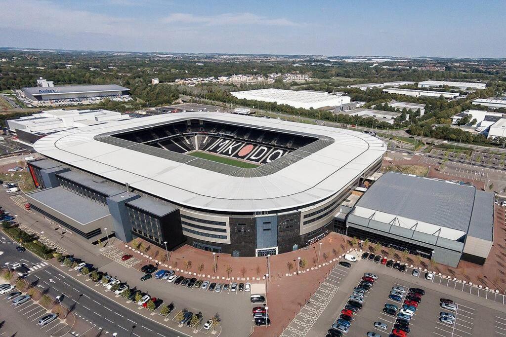 The Diamond Suite at MK City Centre Milton Keynes Exterior photo